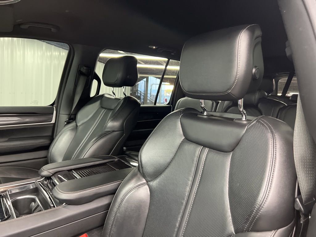 Used 2024 Jeep Wagoneer 2WD image 17