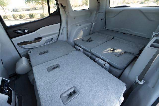 Used 2021 GMC Acadia SLE w/ Driver Convenience Package image 32