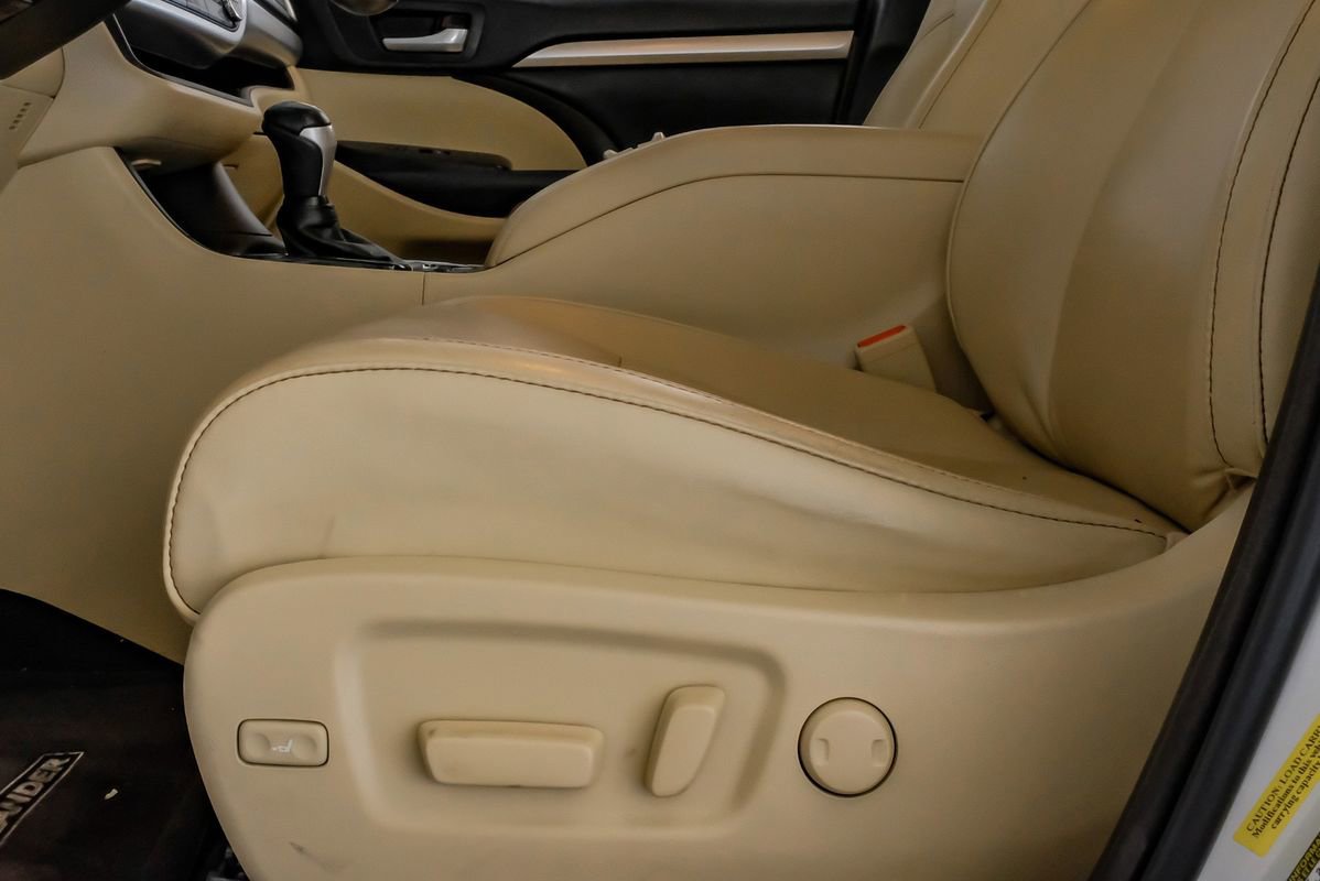 Used 2018 Toyota Highlander XLE FWD image 29