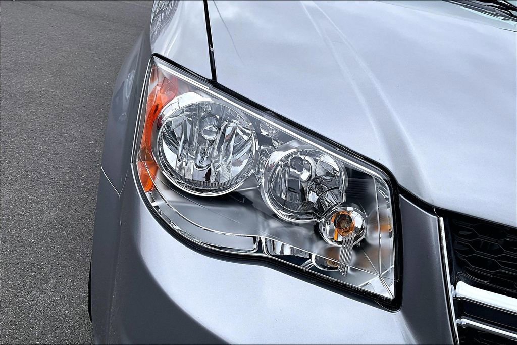 Used 2020 Dodge Grand Caravan SXT image 28