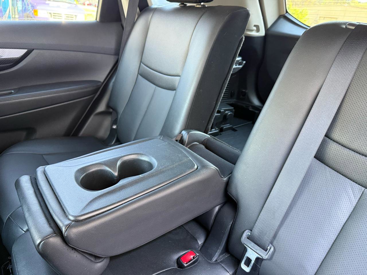 Used 2018 Nissan Rogue SL w/ Premium Package AWD/4WD image 26