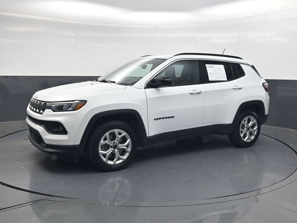Used 2025 Jeep Compass Latitude AWD/4WD image 11