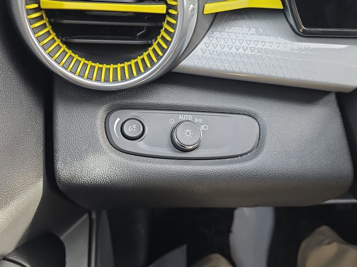 Used 2024 Chevrolet Trax LT w/ Driver Confidence Package image 18