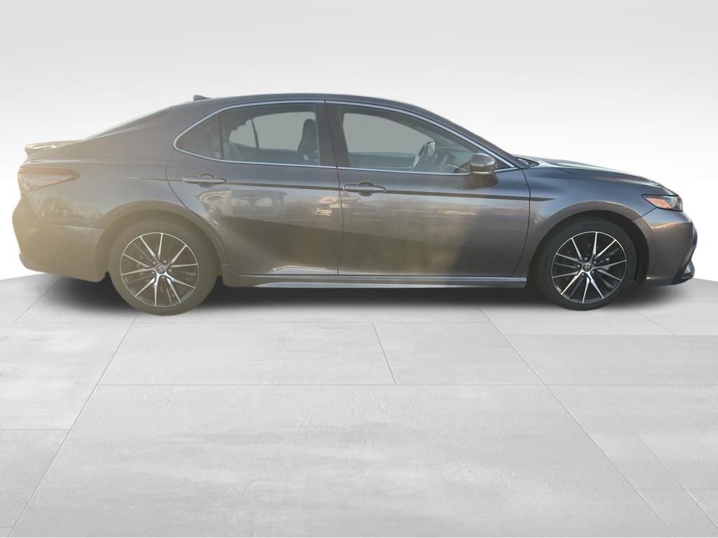 Used 2024 Toyota Camry SE image 6