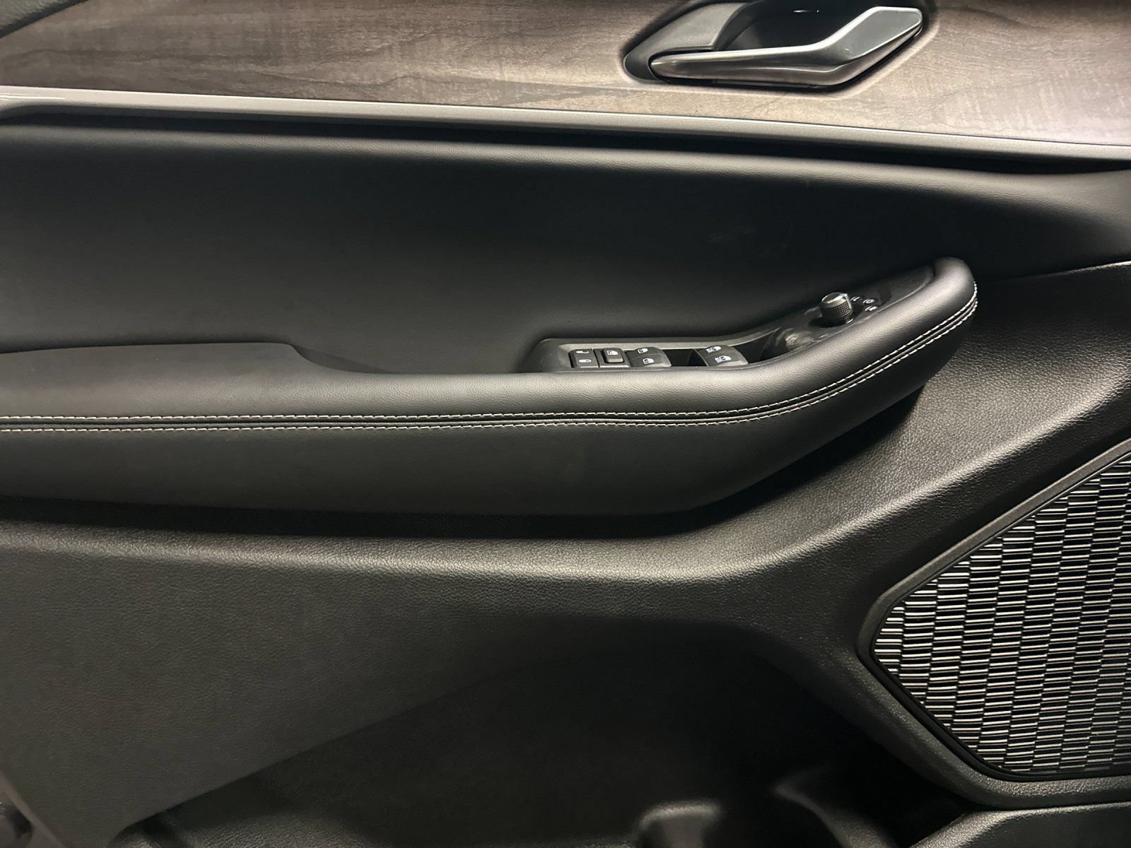 New 2026 Jeep Grand Cherokee Altitude AWD/4WD image 10