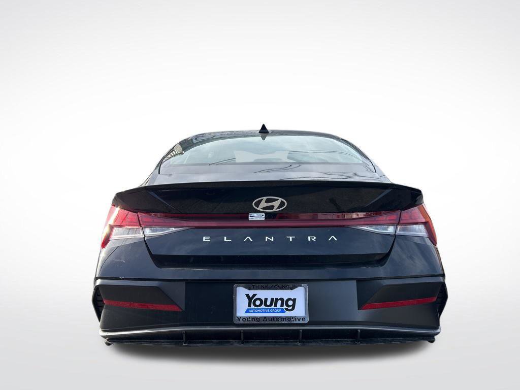 New 2026 Hyundai Elantra SEL Sport Premium image 7