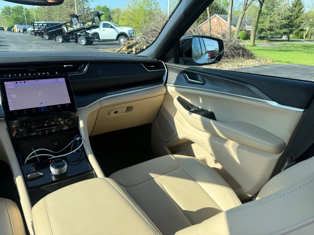 Certified 2024 Jeep Grand Cherokee Limited AWD/4WD image 40