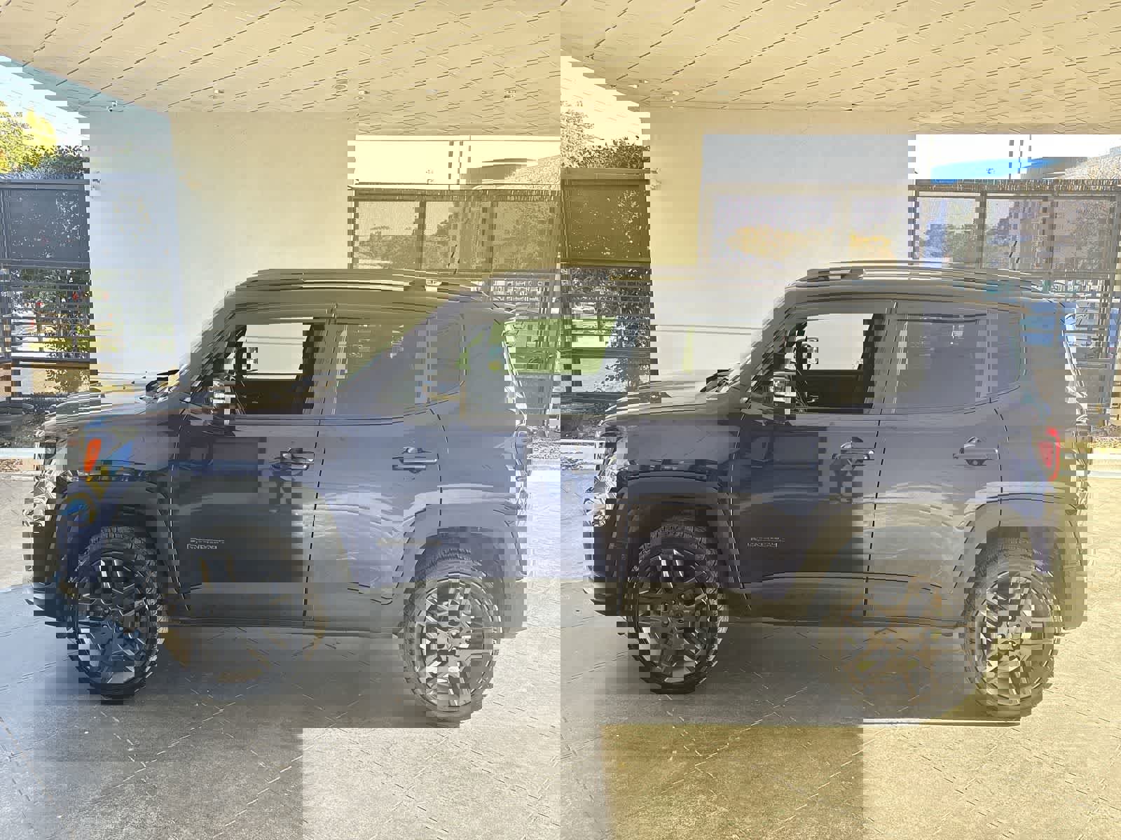 Used 2020 Jeep Renegade Altitude image 3