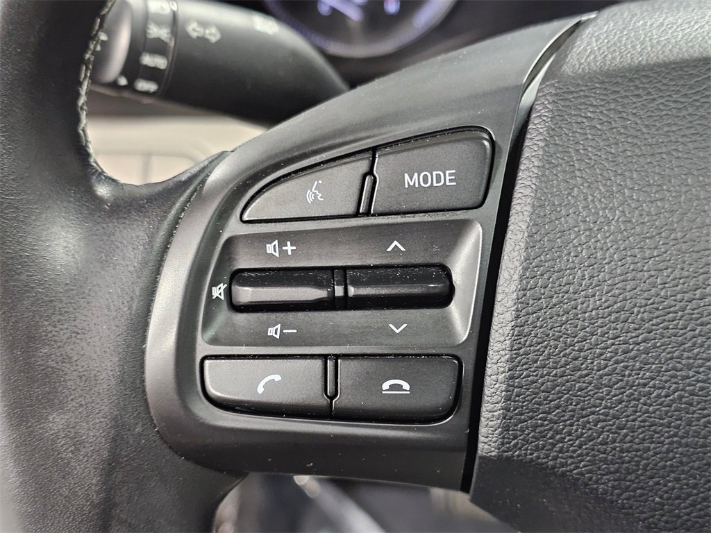 Used 2022 Hyundai Venue SEL image 24