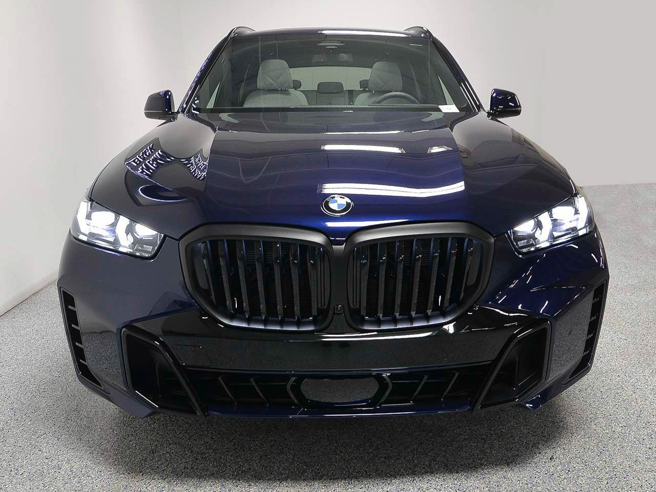 Used 2026 BMW X5 xDrive40i w/ M Sport Package AWD/4WD image 2