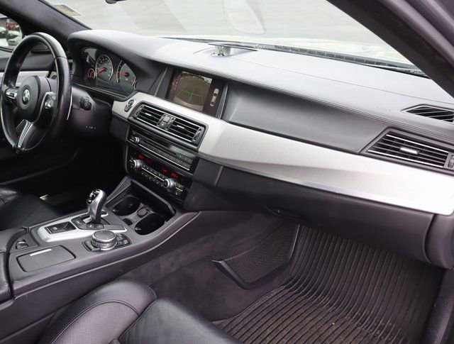 Used 2015 BMW M5 image 39