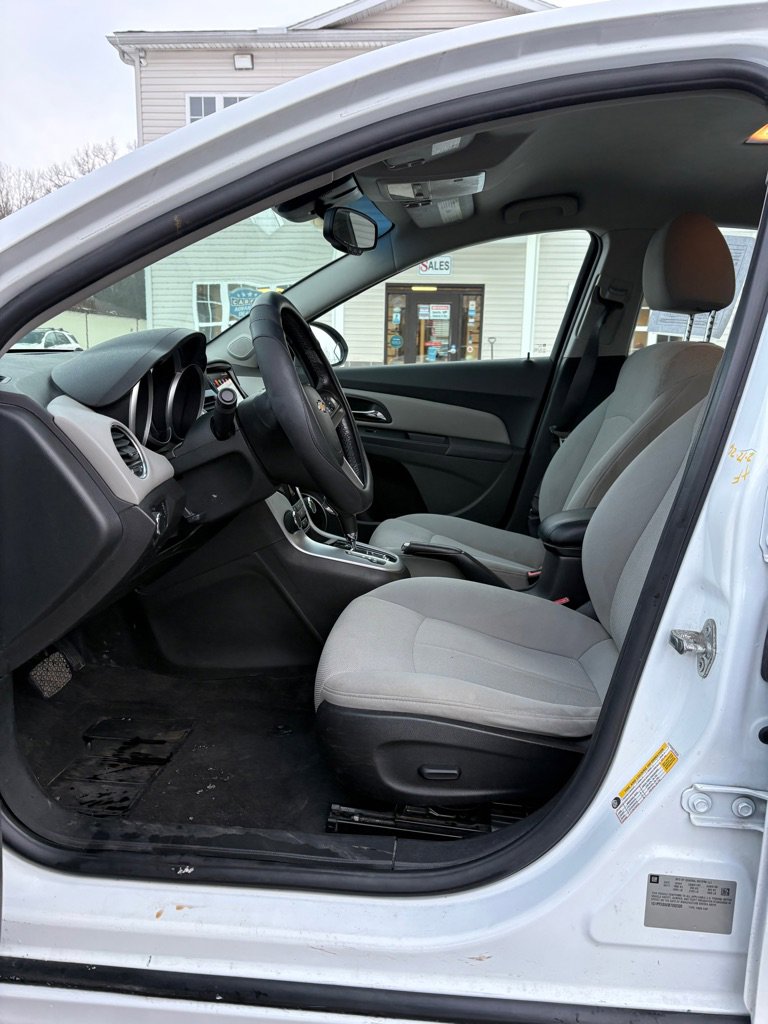 Used 2011 Chevrolet Cruze LT image 9