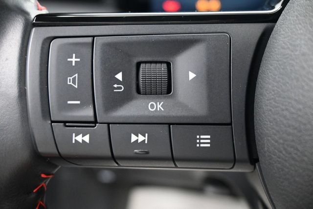 Used 2025 Nissan Kicks SR FWD image 26