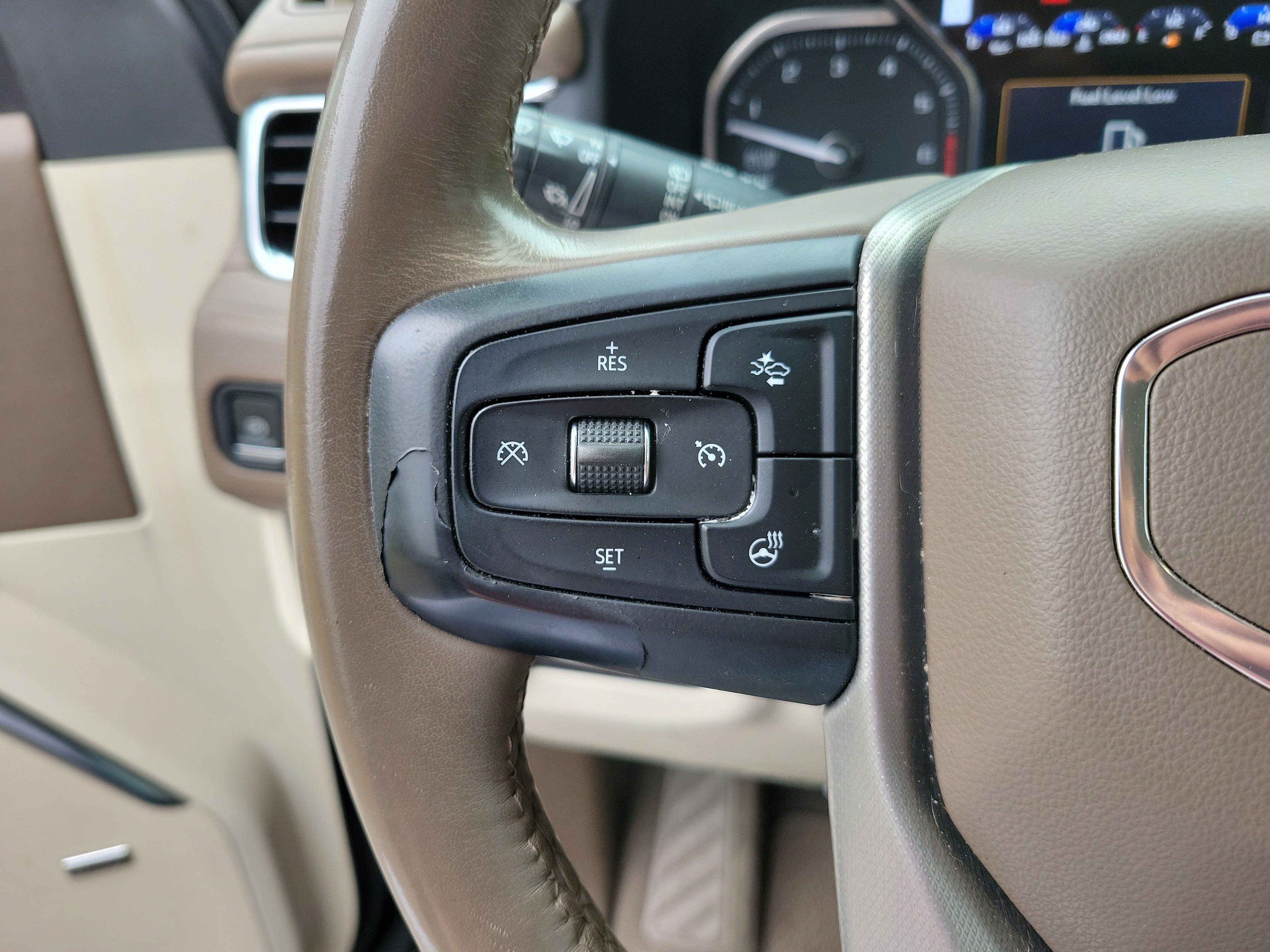 Used 2021 GMC Yukon XL Denali image 12