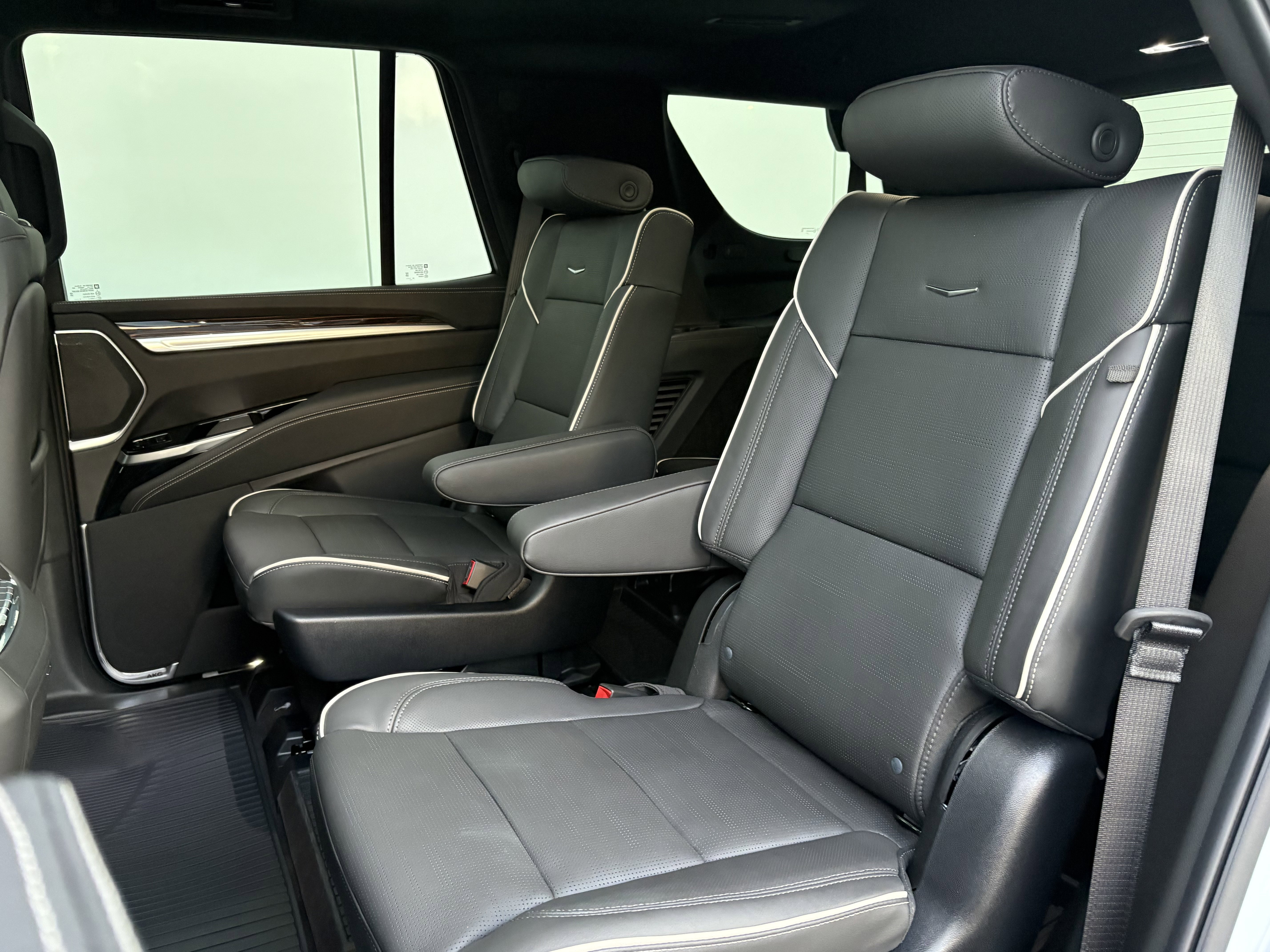 New 2026 Cadillac Escalade Luxury image 13