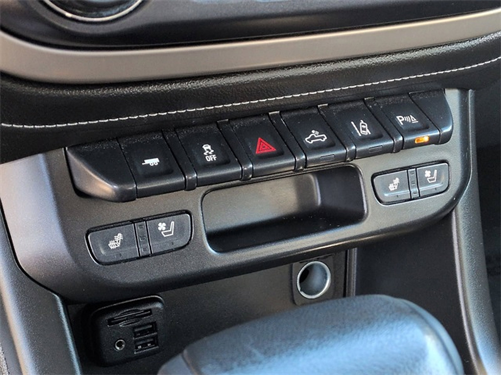 Used 2021 GMC Canyon Denali image 24