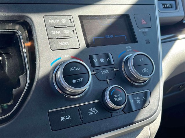 Certified 2020 Toyota Sienna XLE image 31