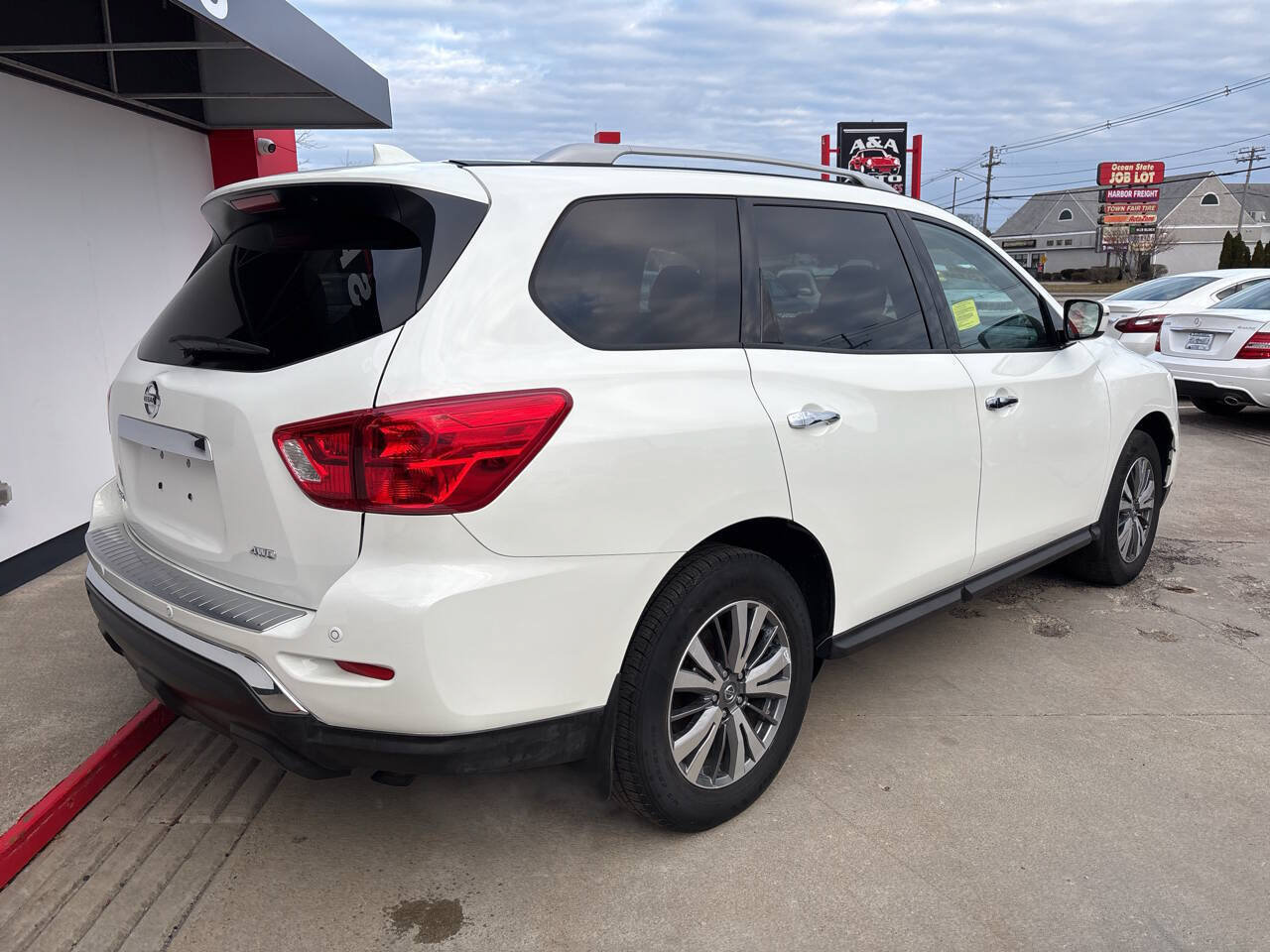 Used 2020 Nissan Pathfinder S AWD/4WD image 3