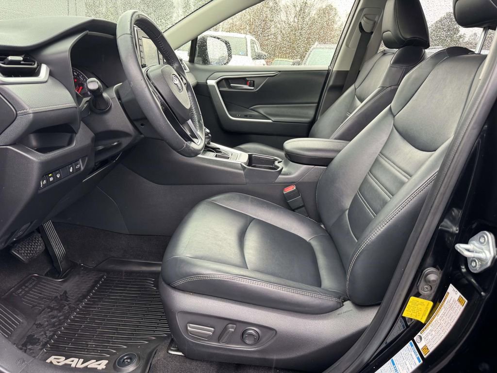 Used 2020 Toyota RAV4 XLE Premium image 20
