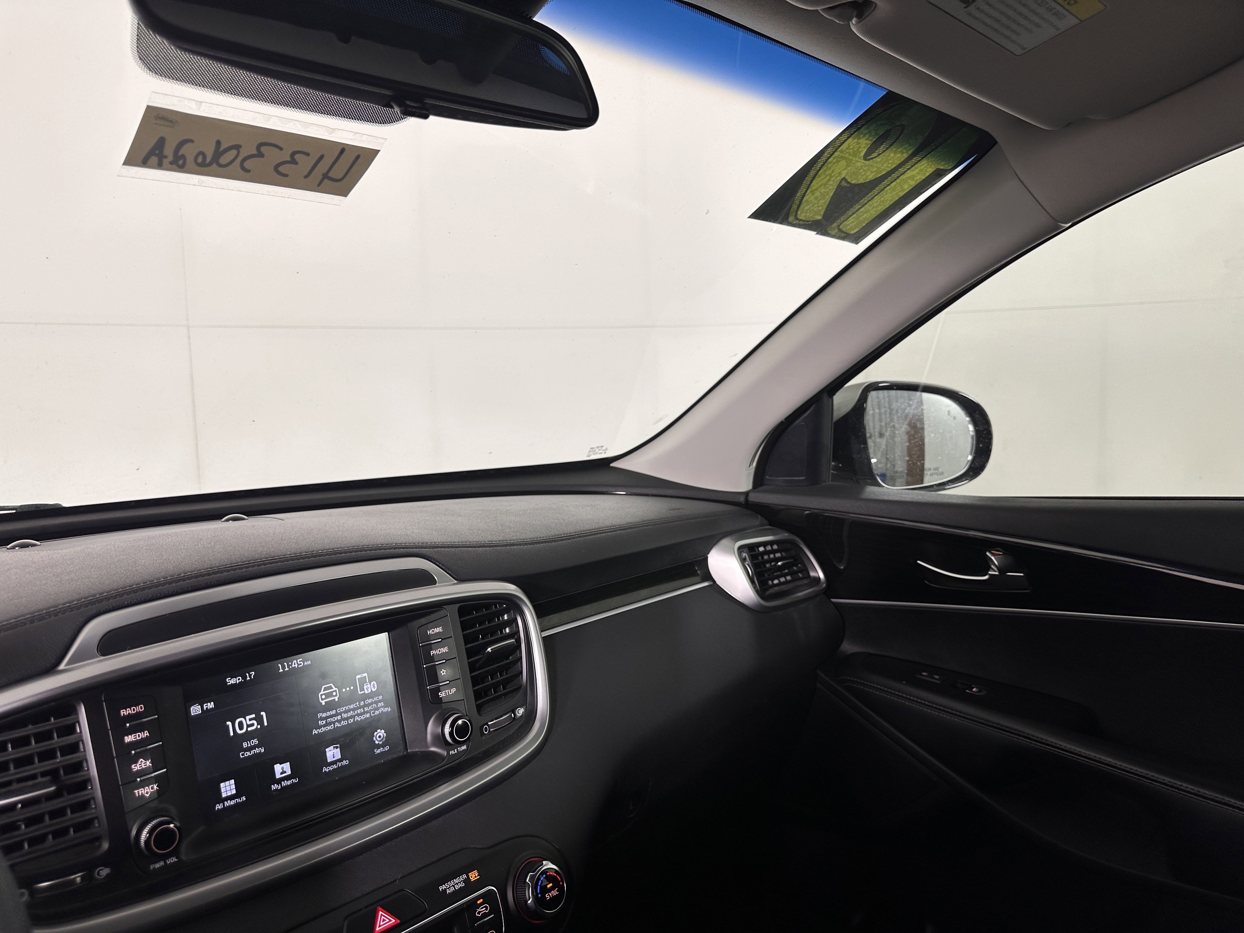 Used 2019 Kia Sorento LX image 29