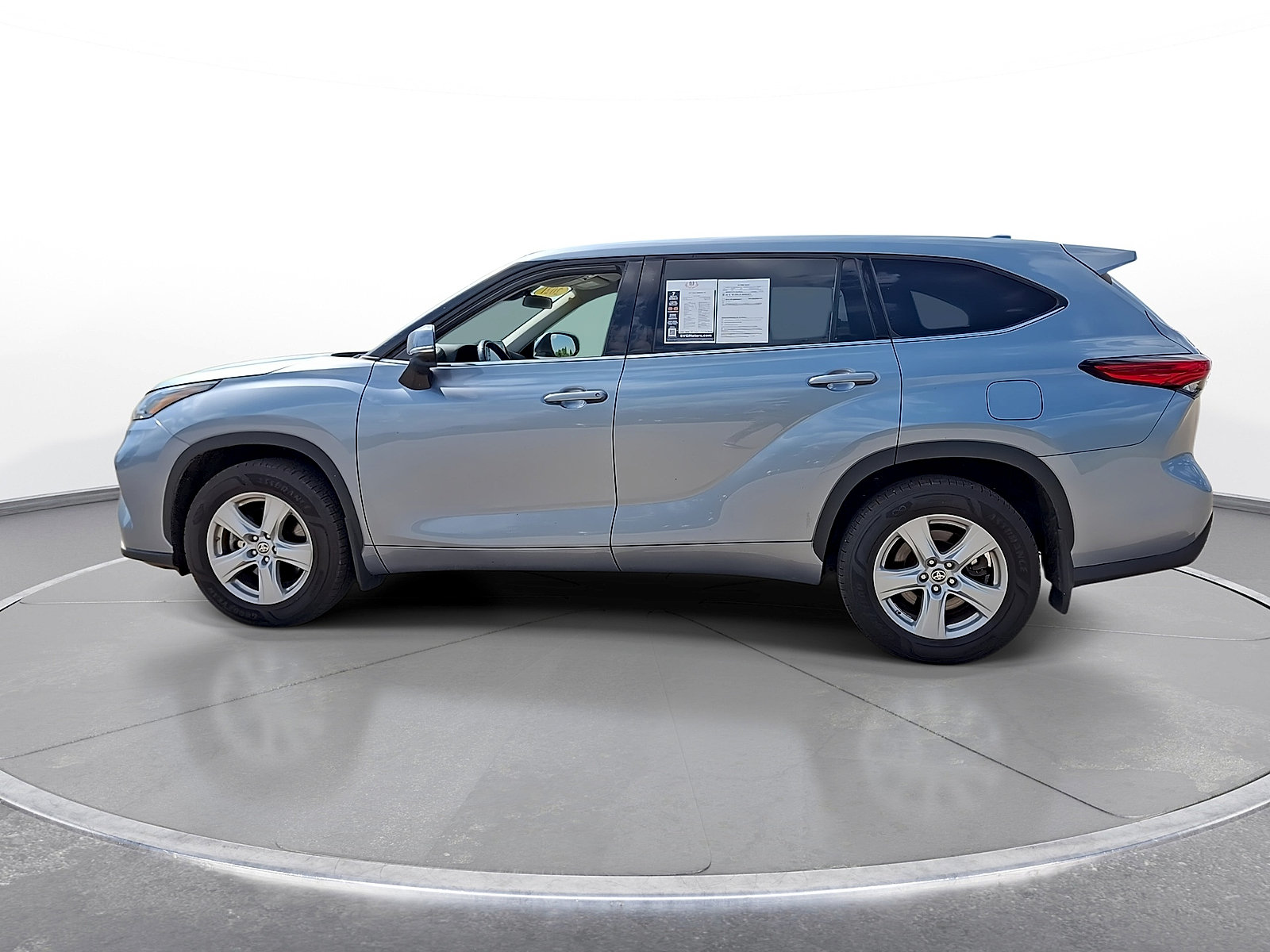 Used 2021 Toyota Highlander LE AWD/4WD image 5