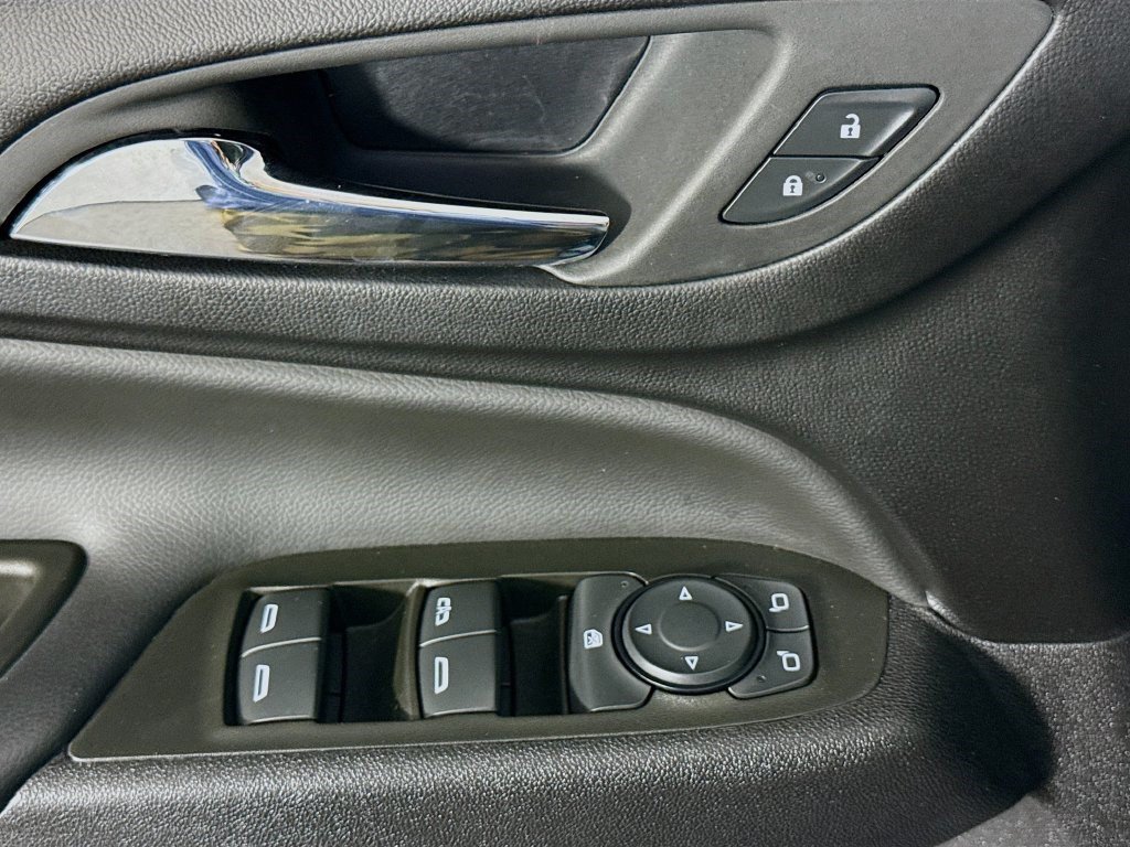 Used 2024 Chevrolet Equinox LT FWD image 23