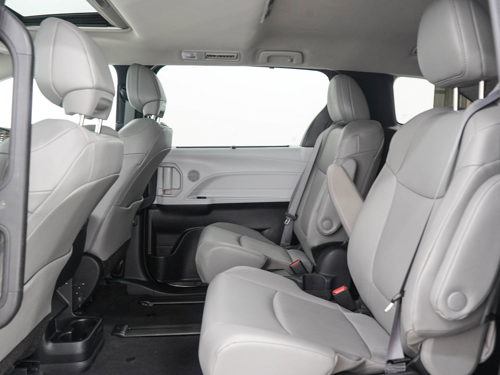 Used 2025 Toyota Sienna XLE w/ XLE Plus Package AWD/4WD image 16