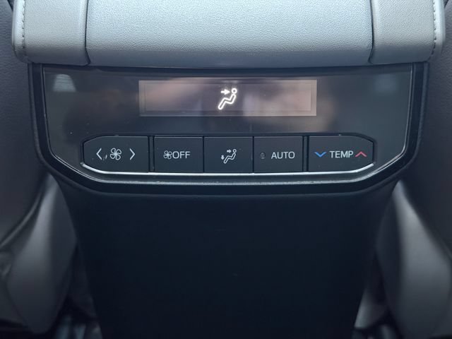Used 2022 Toyota Highlander XLE FWD image 17