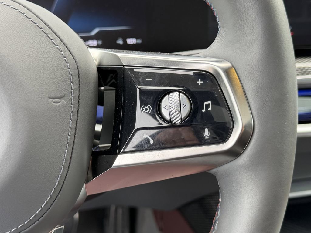 Used 2025 BMW i7 M70 image 25