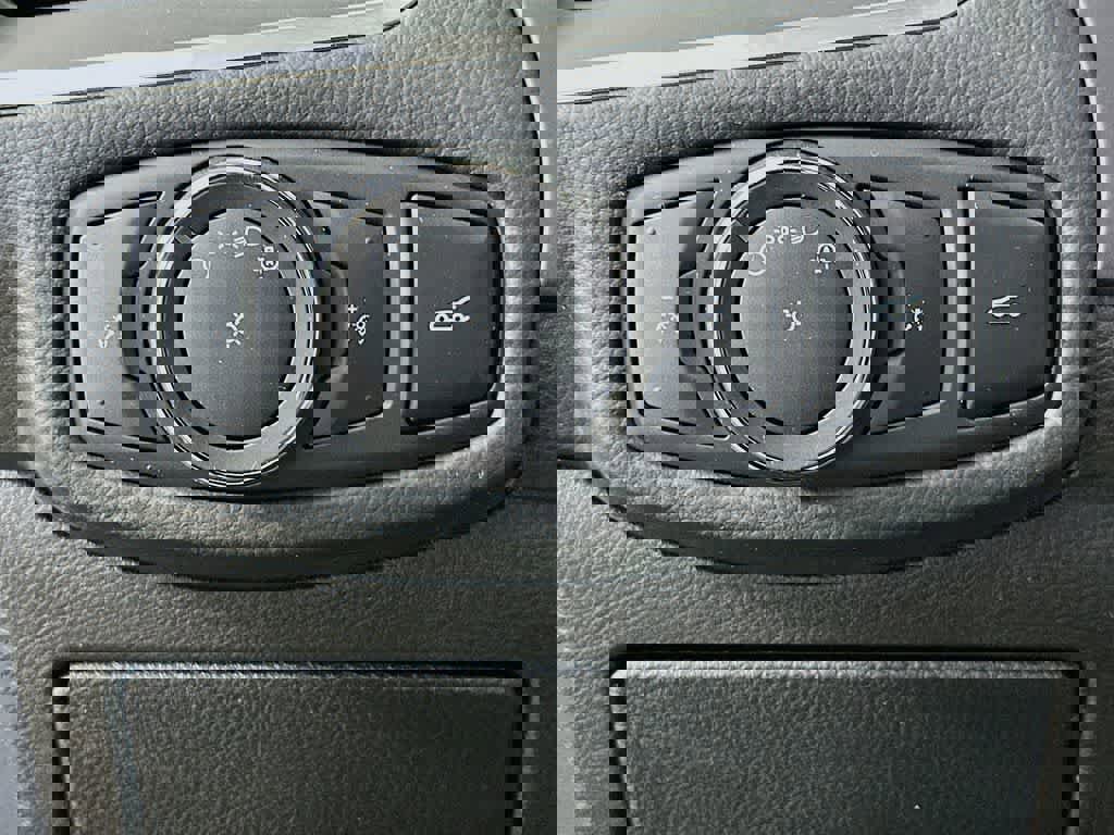 Certified 2018 Ford Edge Titanium w/ Equipment Group 301A image 26