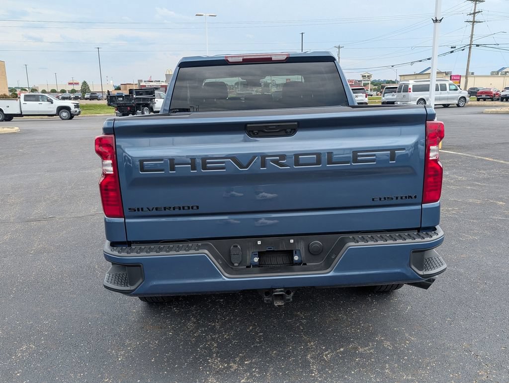 Used 2024 Chevrolet Silverado 1500 Custom w/ Dark Appearance Package AWD/4WD image 6