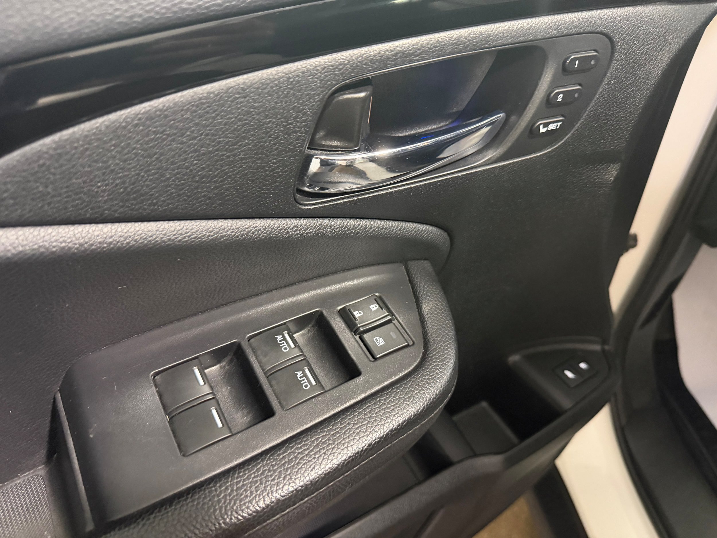 Used 2018 Honda Pilot Elite image 9