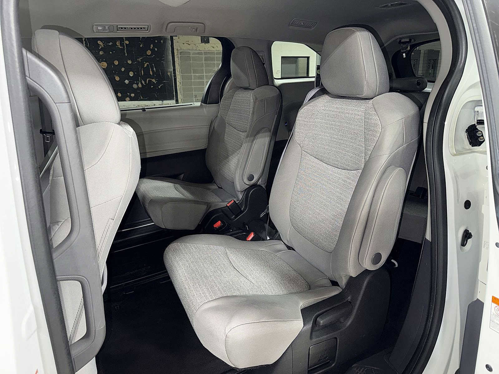 Certified 2022 Toyota Sienna LE FWD image 17