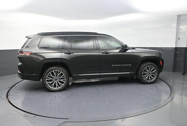 Used 2024 Jeep Grand Cherokee L Summit AWD/4WD image 11