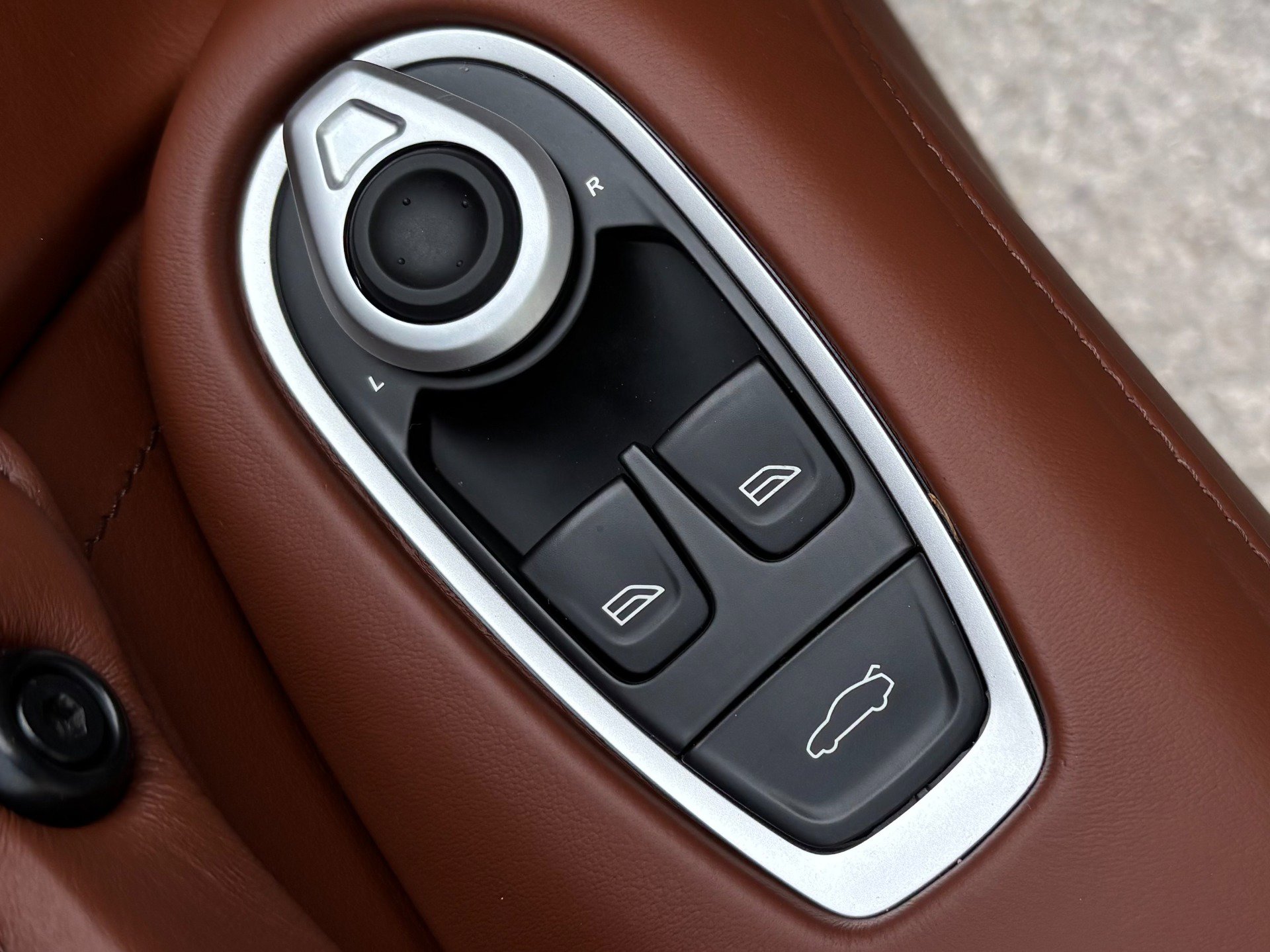 Used 2020 Aston Martin V8 Vantage Coupe RWD image 49