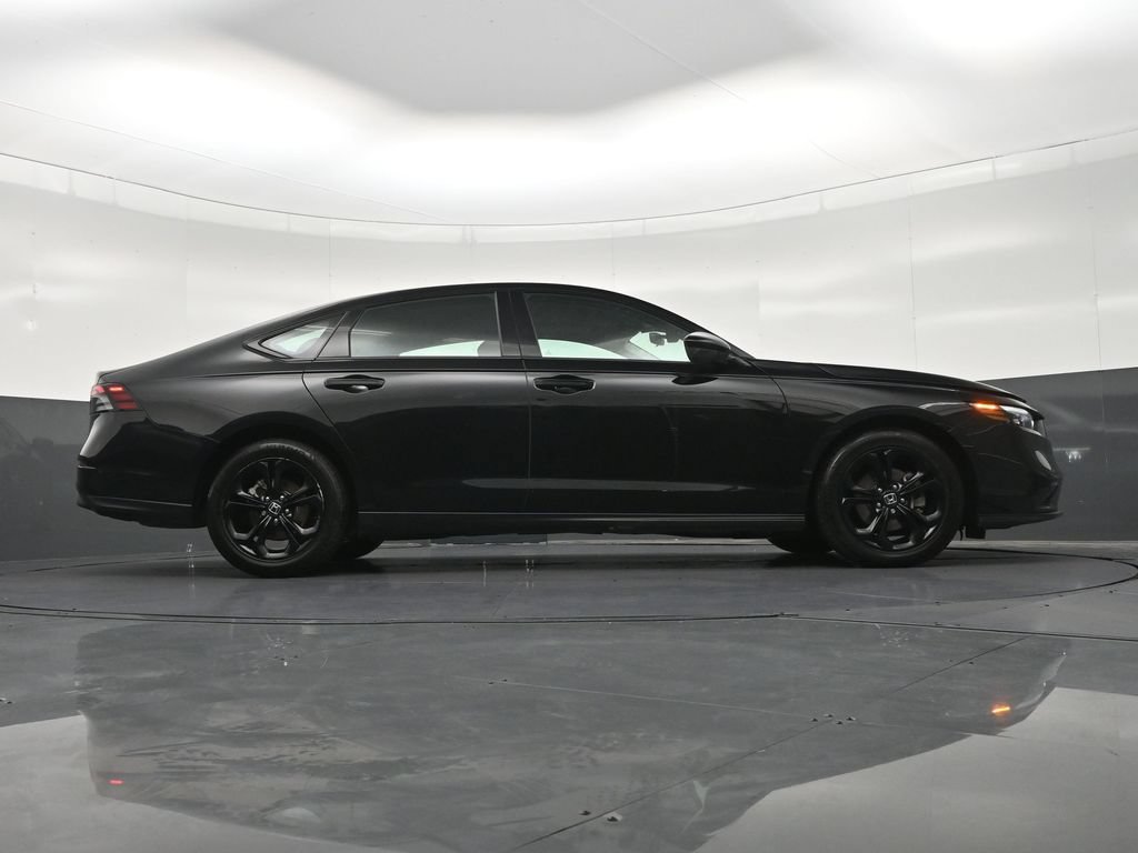 Used 2025 Honda Accord SE image 29