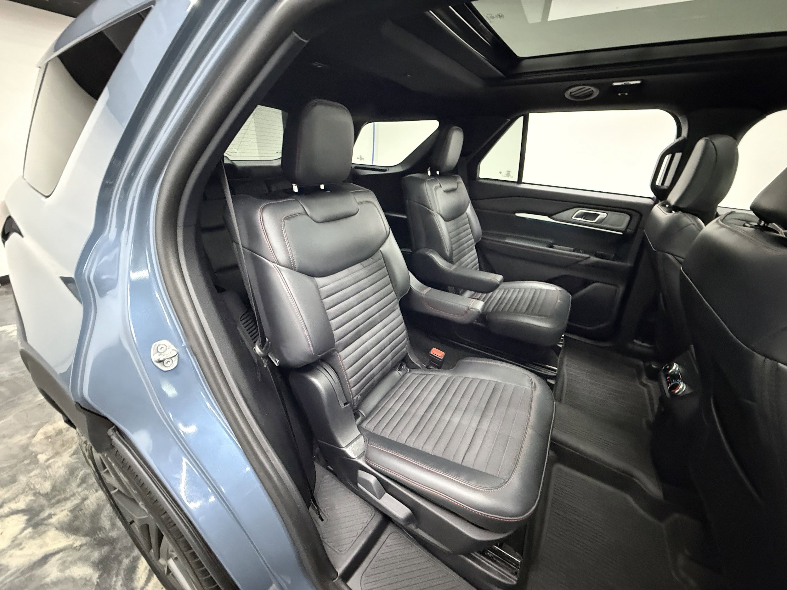 Used 2026 Ford Explorer ST-Line w/ ST-Line Street Pack AWD/4WD image 24