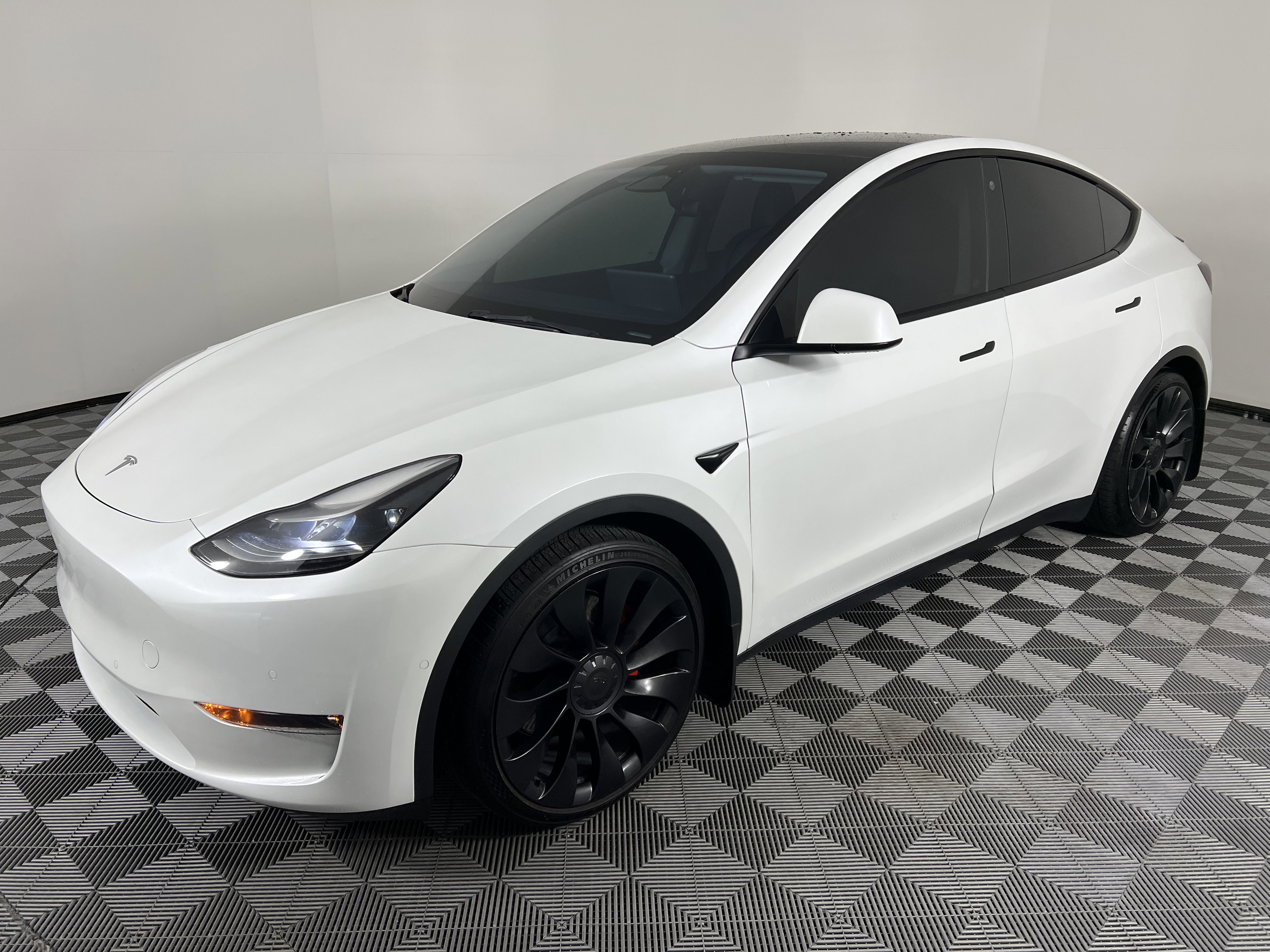 Used 2022 Tesla Model Y Performance AWD/4WD image 8