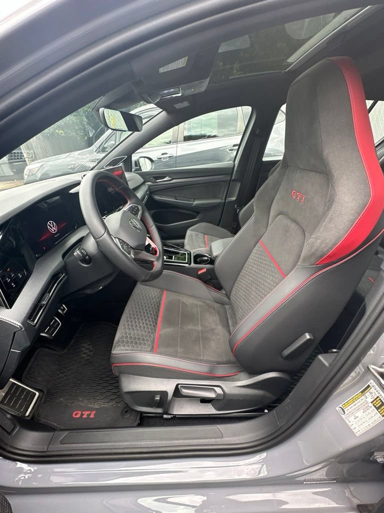 Used 2025 Volkswagen GTI SE FWD image 9
