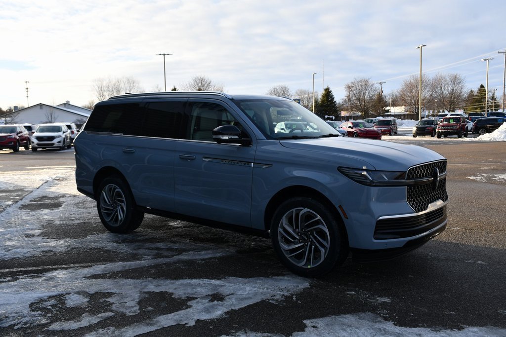 New 2025 Lincoln Navigator Reserve image 8