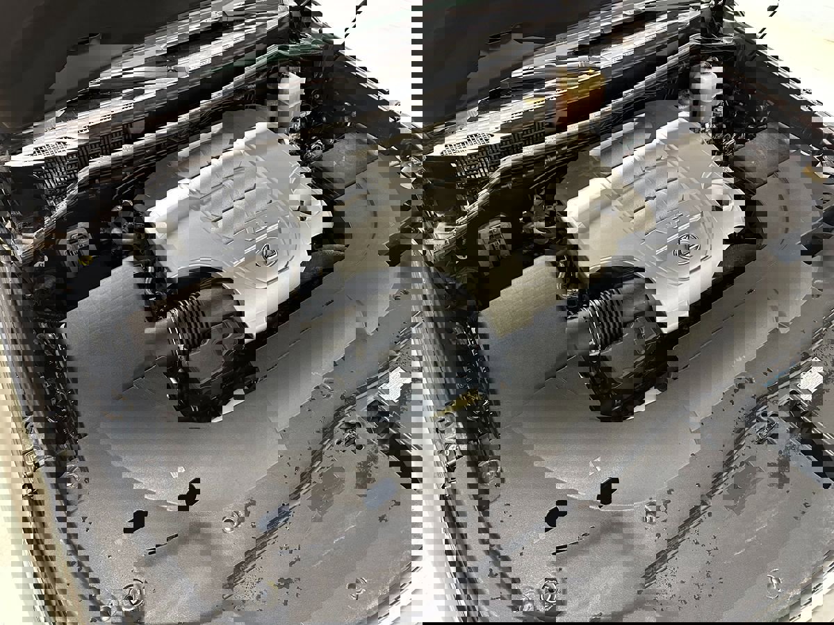 Used 2016 Lexus LX 570 4WD w/ Luxury Package image 3