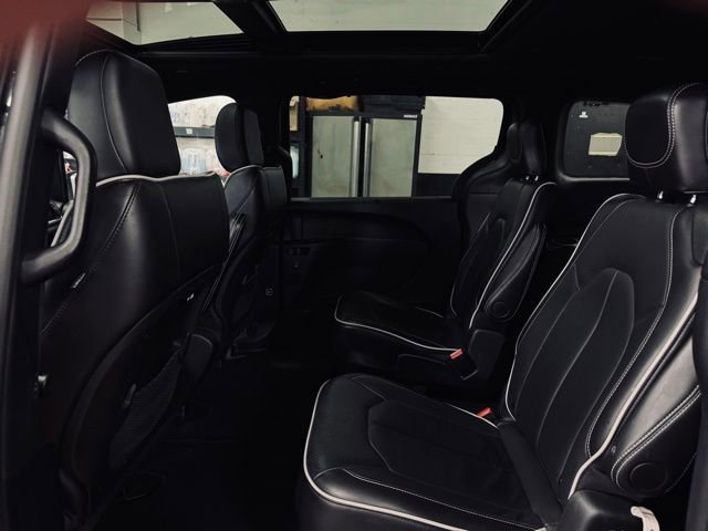 Used 2025 Chrysler Pacifica Limited image 20