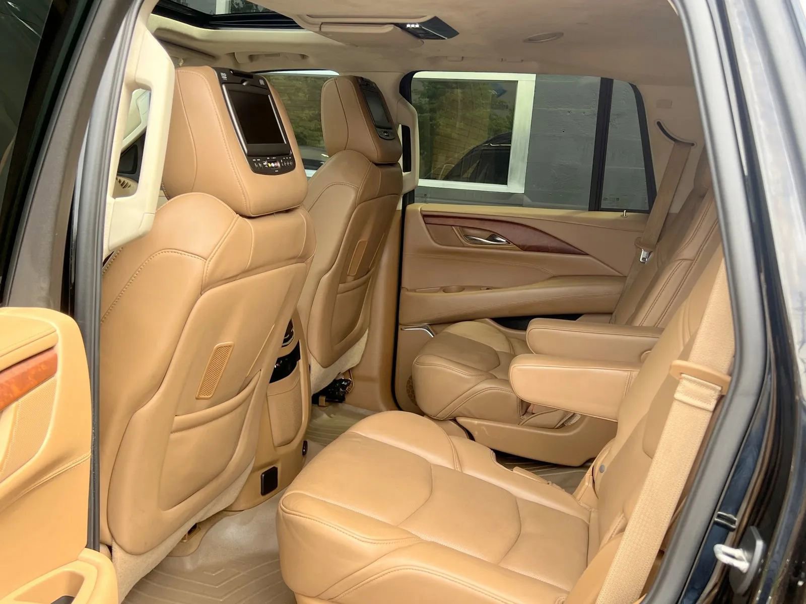 Used 2015 Cadillac Escalade Platinum image 14