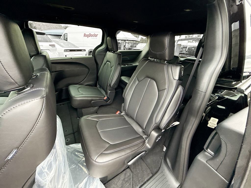 New 2026 Chrysler Pacifica Select FWD image 26