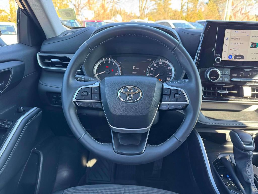 Used 2024 Toyota Highlander LE image 19