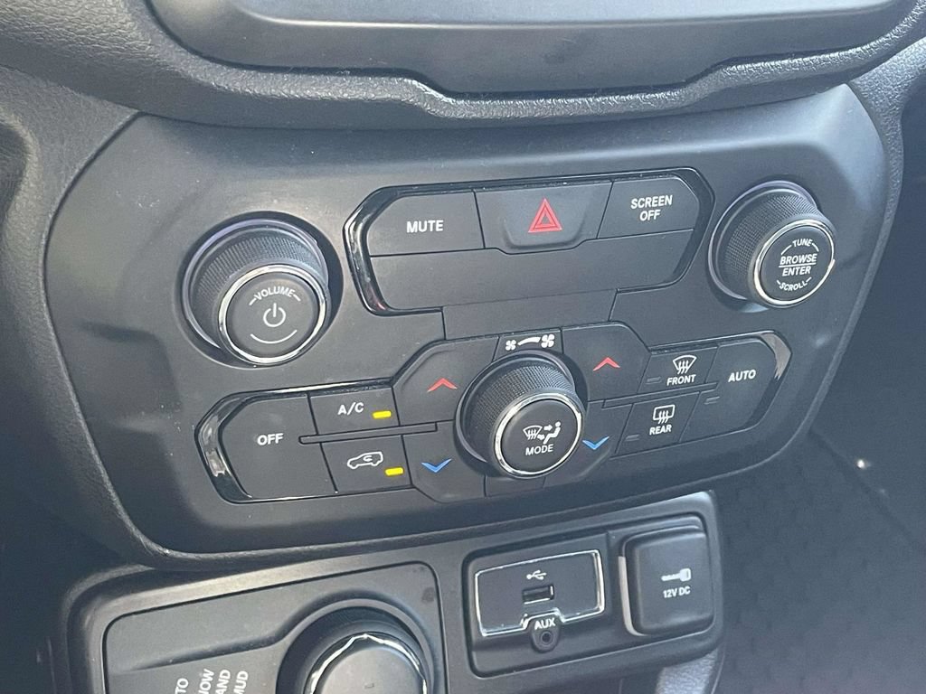 Certified 2020 Jeep Renegade Latitude w/ Popular Equipment Group AWD/4WD image 36