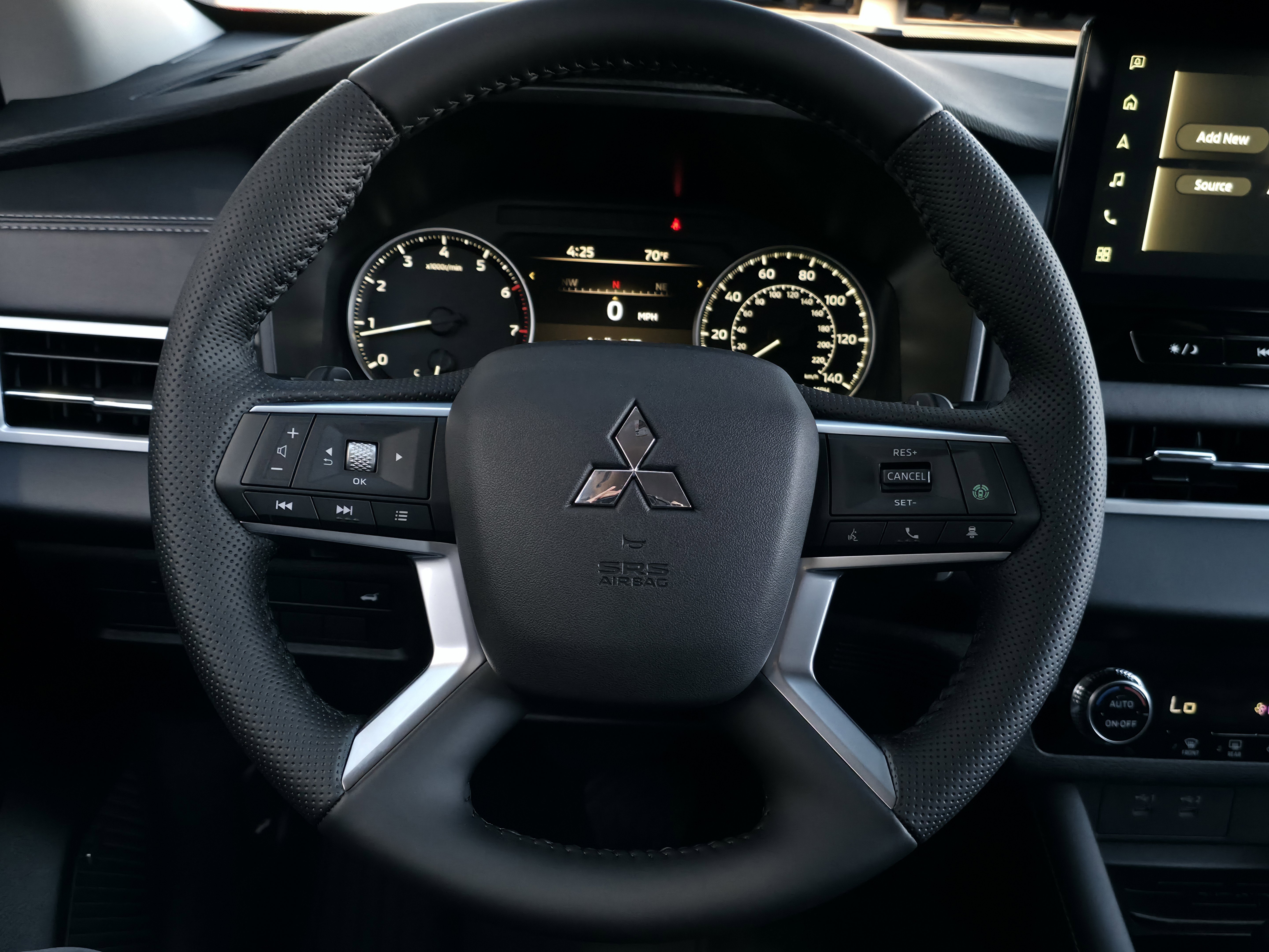 New 2025 Mitsubishi Outlander SE image 12