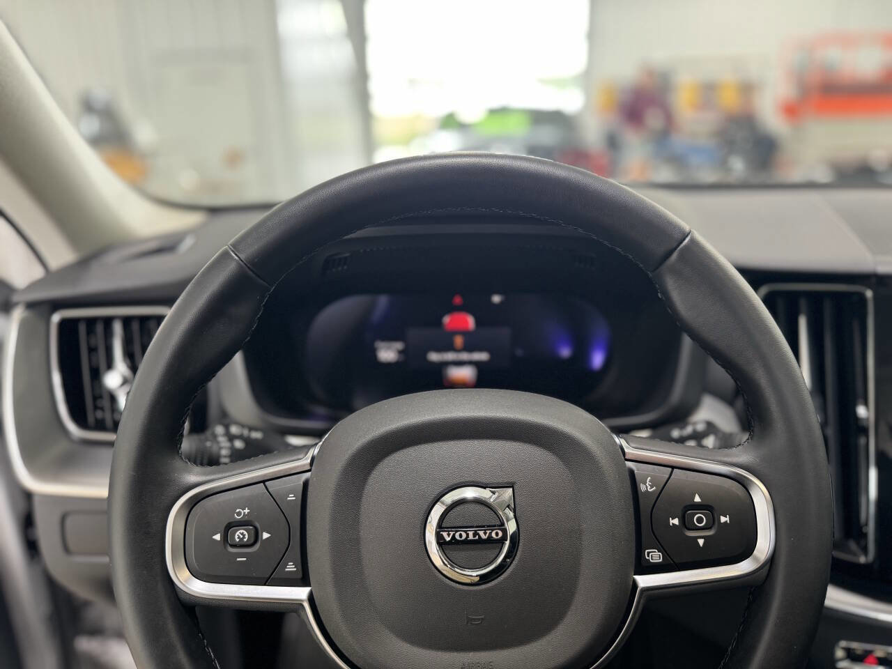 Used 2024 Volvo XC60 B5 Core AWD/4WD image 34