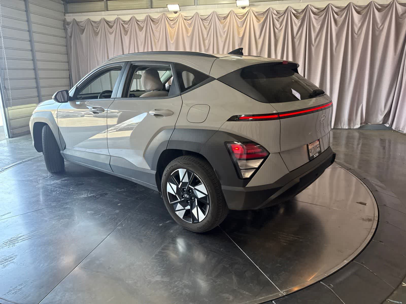 Used 2024 Hyundai Kona SEL FWD image 7