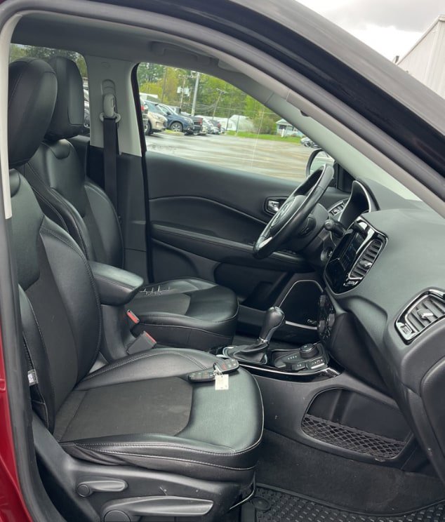 Used 2021 Jeep Compass Latitude w/ Sun and Sound Group AWD/4WD image 13